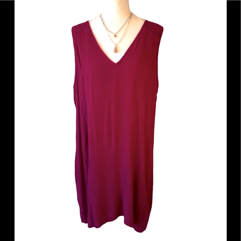 NWOT SLEEVELESS CRIMSON SHIFT DRESS, LACE DETAIL ON SHOULDER, KEY…